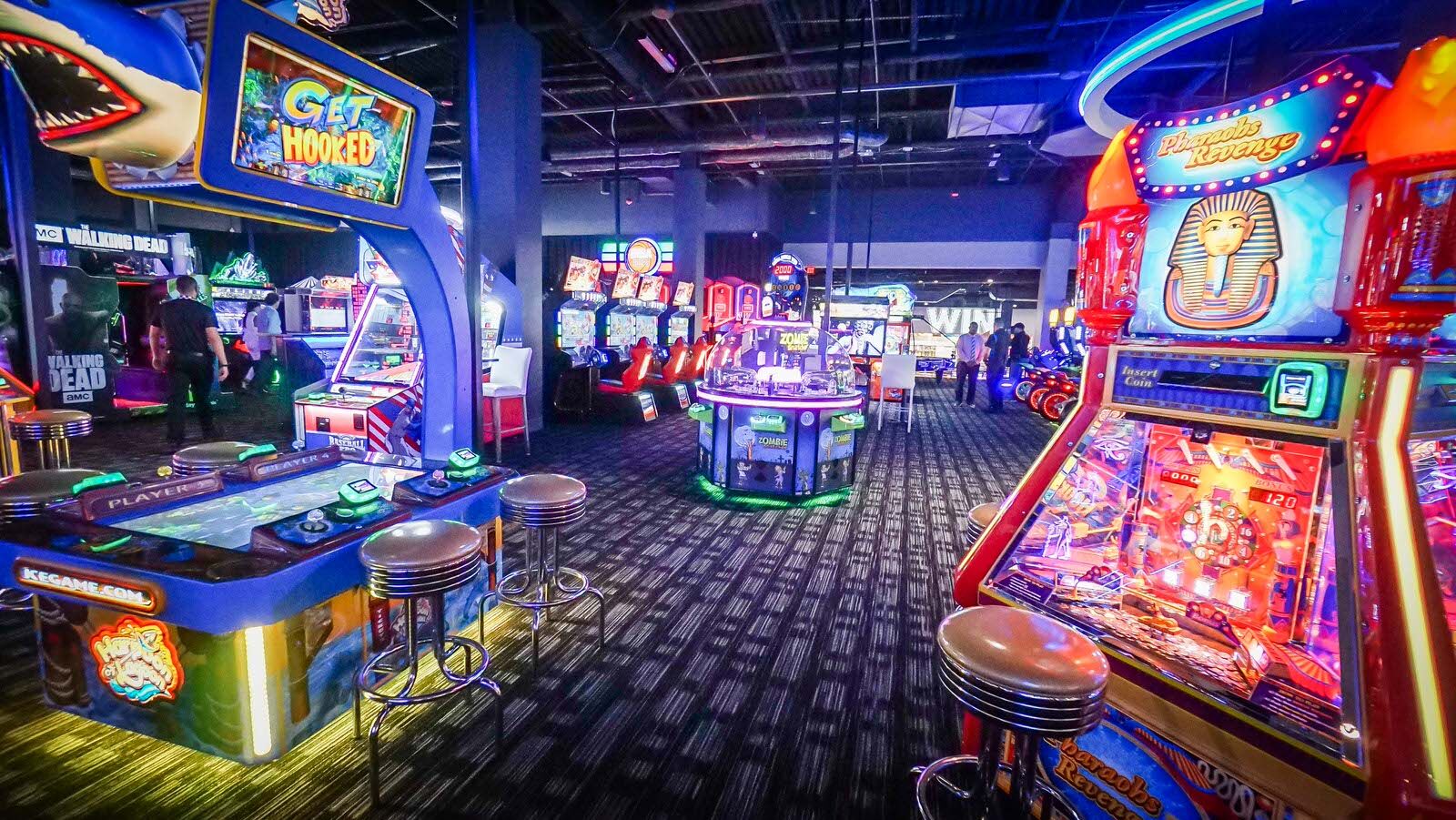 Comida, cócteles y videojuegos