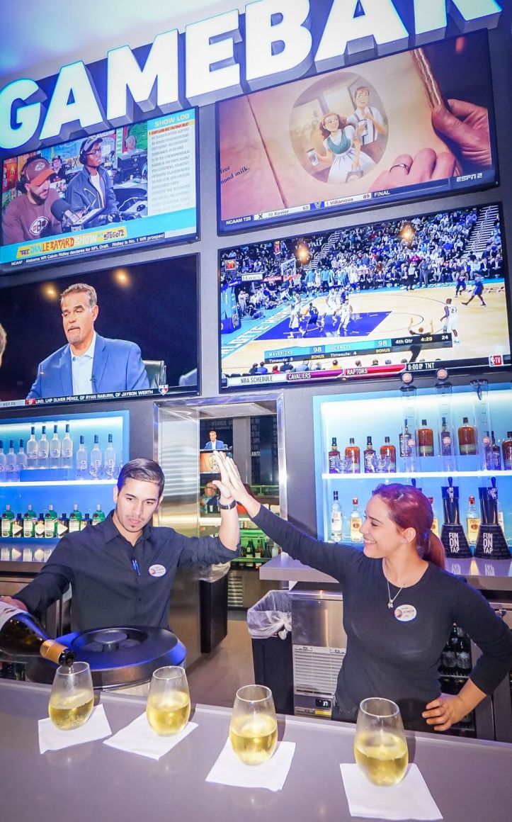 Bartenders en D&amp;B Bar_preview