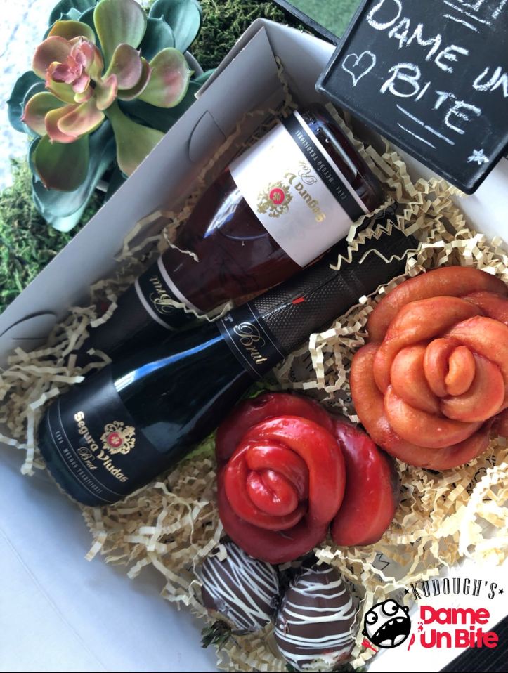 Paquete de San Valentín (caja) KUDOUGHS  DAME UN BITE.jpeg